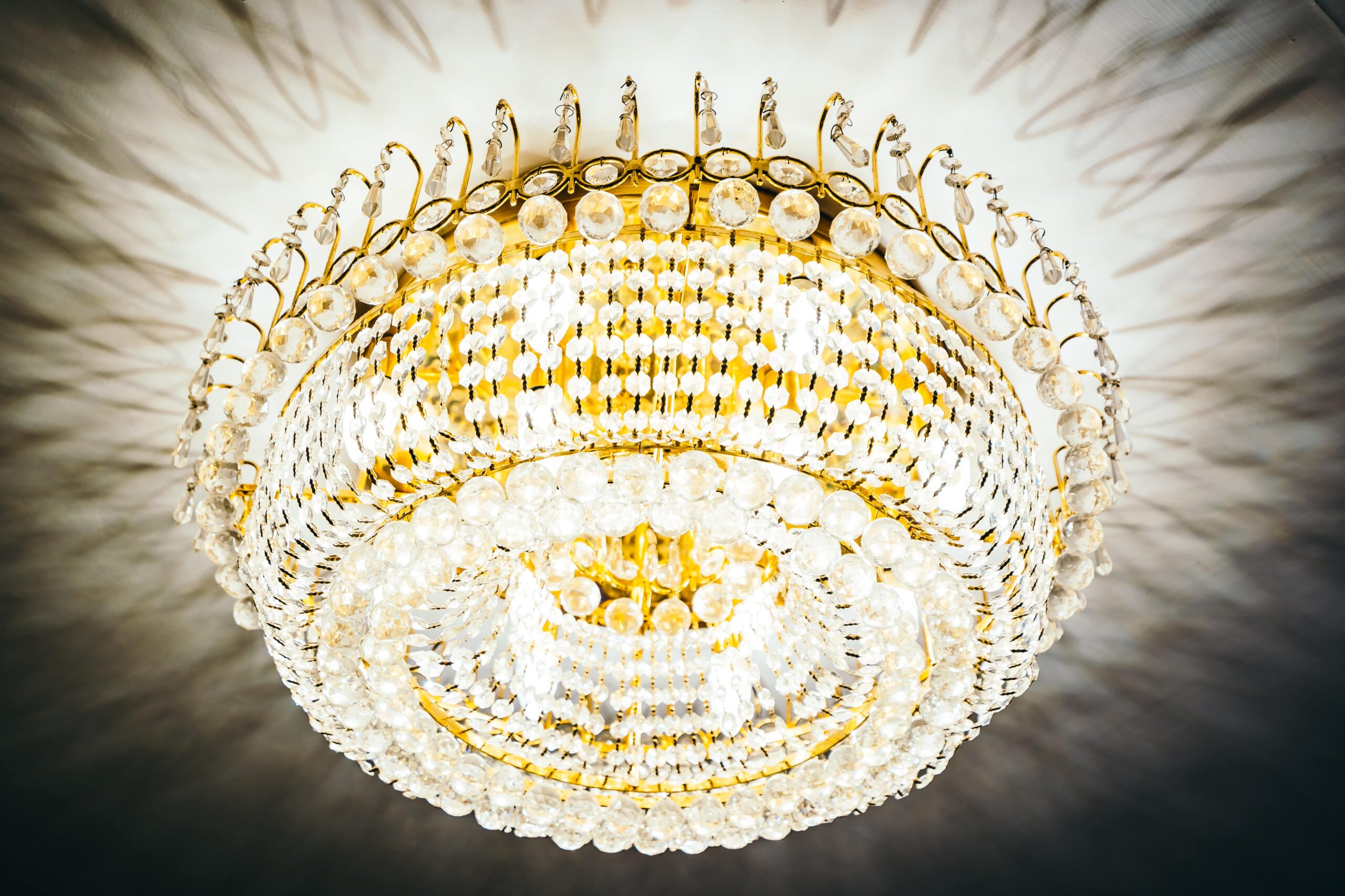 beautiful-luxury-crystal-chandelier-decoration-interior (1)-min